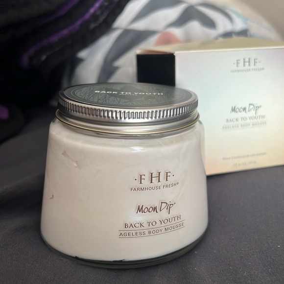 Farmhouse Ftesh- Moon dip "back to youth" ageless body mousse - Picture 2 of 3